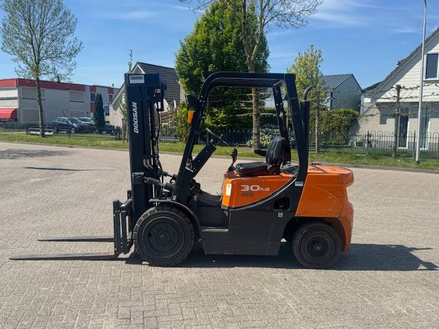 Doosan D30 Plus - Dieselový vysokozdvižný vozík: obrázek 2 Doosan D30 Plus - Dieselový vysokozdvižný vozík: obrázek 2