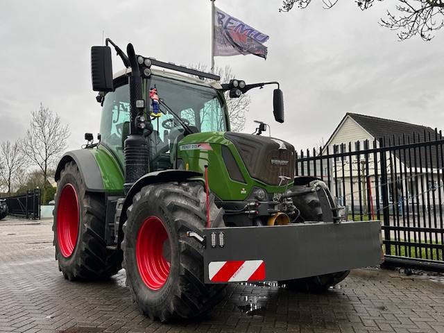 Trekkerbumper Tractorbumper met opbergkist - Náhradní díly pro Zemědělská technika: obrázek 1 Trekkerbumper Tractorbumper met opbergkist - Náhradní díly pro Zemědělská technika: obrázek 1