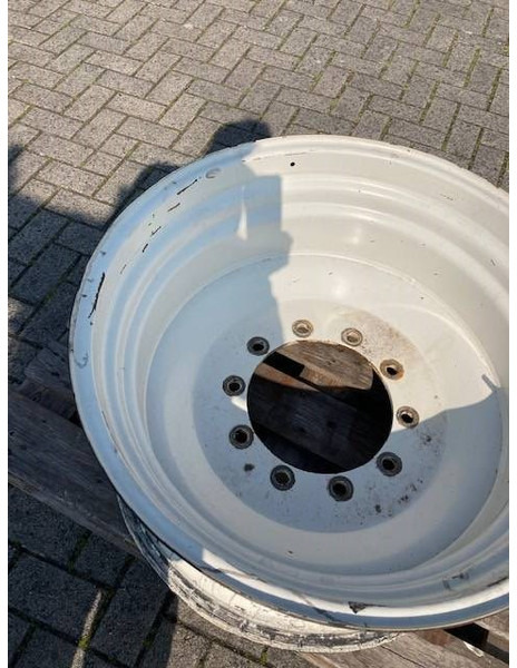 Valtra 15x30 velgen 10 gaats - Pneumatiky a ráfky pro Zemědělská technika: obrázek 5 Valtra 15x30 velgen 10 gaats - Pneumatiky a ráfky pro Zemědělská technika: obrázek 5