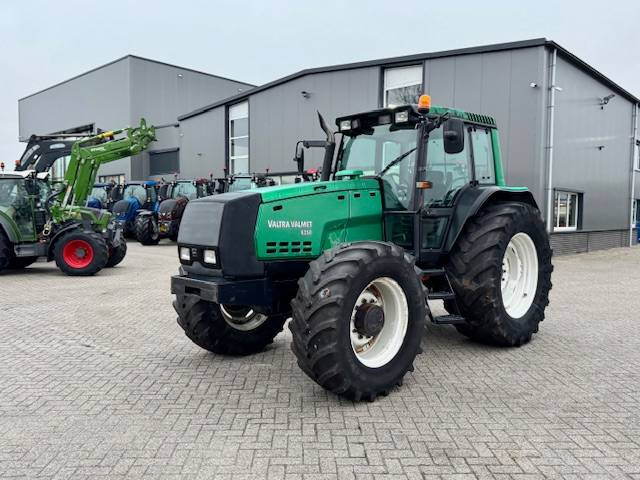 Valtra 8350 Hitech - Traktor: obrázek 3 Valtra 8350 Hitech - Traktor: obrázek 3