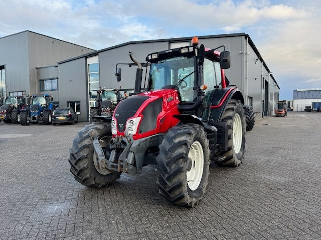 Valtra N123 Hitech5 - Traktor: obrázek 5 Valtra N123 Hitech5 - Traktor: obrázek 5