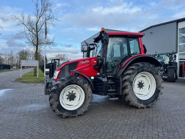 Valtra N123 Hitech5 - Traktor: obrázek 2 Valtra N123 Hitech5 - Traktor: obrázek 2