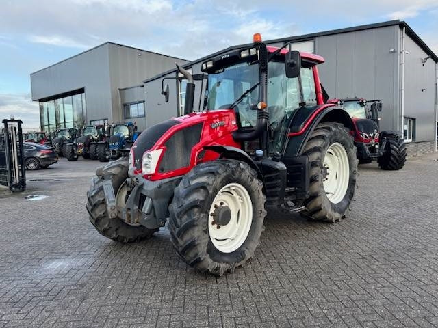 Valtra N123 Hitech5 - Traktor: obrázek 4 Valtra N123 Hitech5 - Traktor: obrázek 4