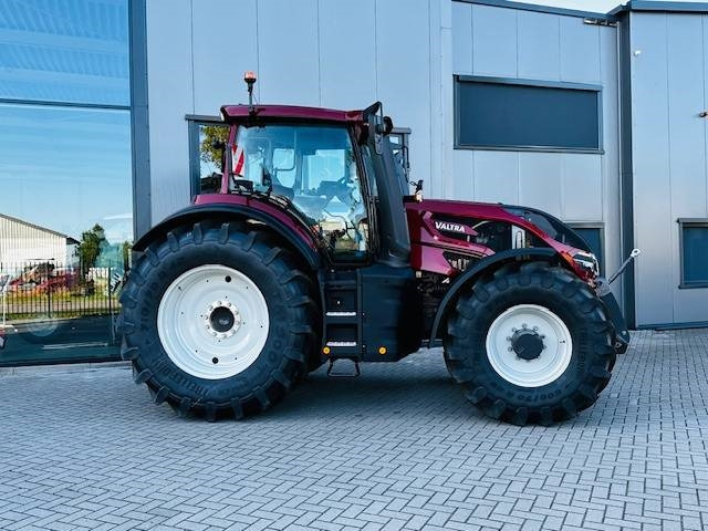 Valtra Q305 DEMO Super Compleet! - Traktor: obrázek 4 Valtra Q305 DEMO Super Compleet! - Traktor: obrázek 4