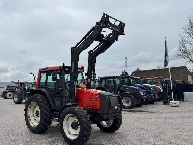 Valtra Valmet 6650 Hitech, voorlader, vloeistofkoppeling - Traktor: obrázek 2 Valtra Valmet 6650 Hitech, voorlader, vloeistofkoppeling - Traktor: obrázek 2