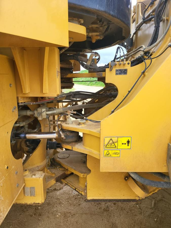 Kolový nakladač Caterpillar 972K: obrázek 21