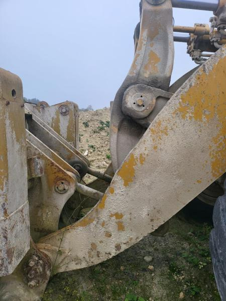 Kolový nakladač Caterpillar 988F: obrázek 16