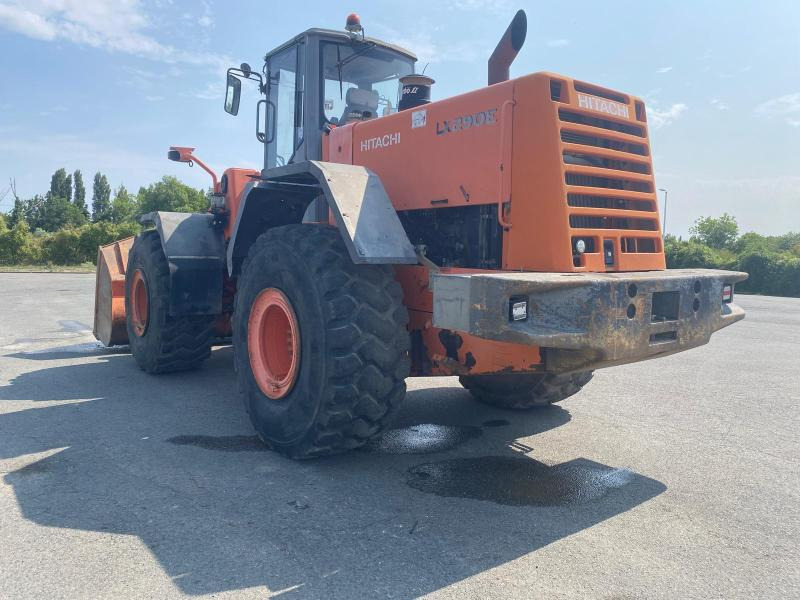 Hitachi LX290 - Kolový nakladač: obrázek 4 Hitachi LX290 - Kolový nakladač: obrázek 4