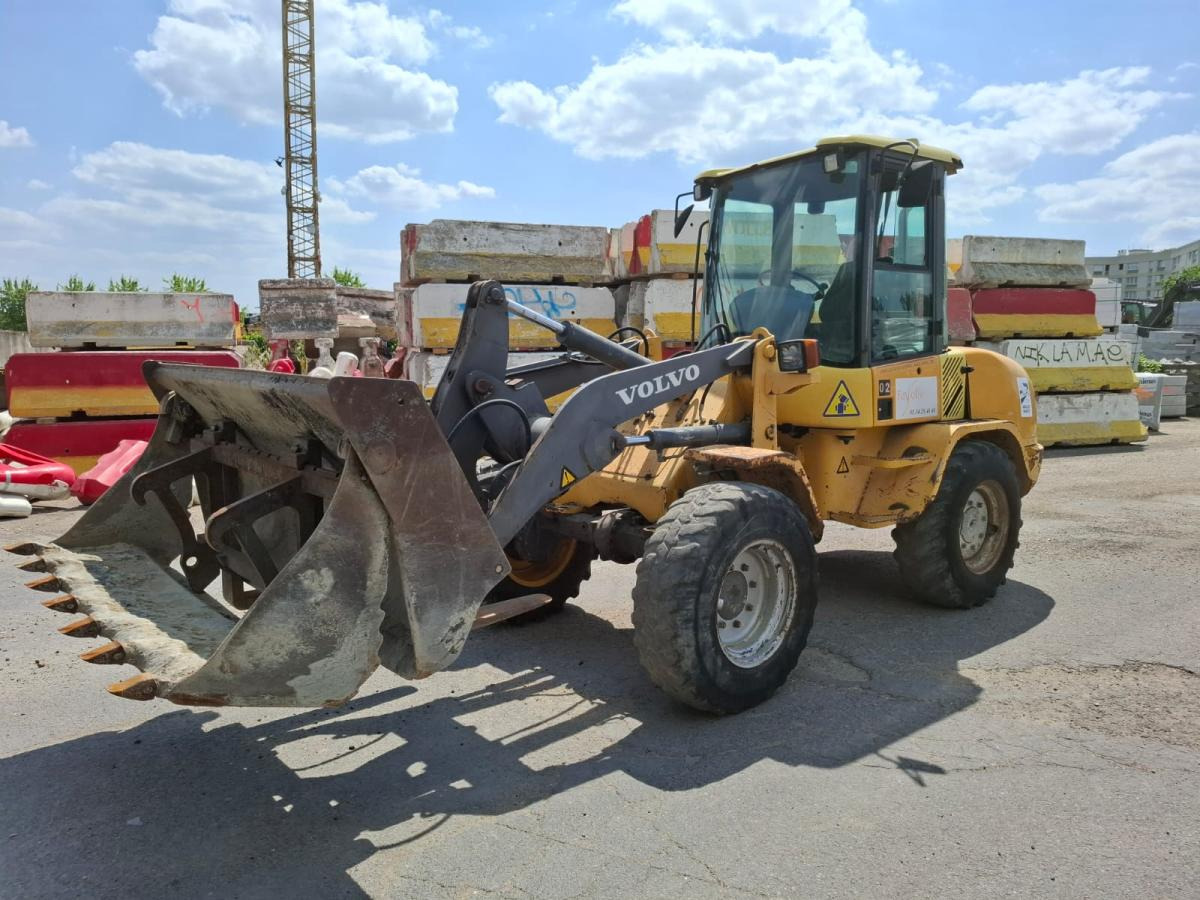 Volvo L 30 B - Kolový nakladač: obrázek 1 Volvo L 30 B - Kolový nakladač: obrázek 1