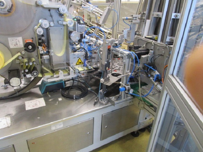 DECKEL ETIKETTIER ANLAGE SCHLEUTER GU 2 DU (RUNDLÄUFER) MIT LÖFFELEINLEGESTATION RNA SRC-N-630-1R - Balicí stroj: obrázek 4 DECKEL ETIKETTIER ANLAGE SCHLEUTER GU 2 DU (RUNDLÄUFER) MIT LÖFFELEINLEGESTATION RNA SRC-N-630-1R - Balicí stroj: obrázek 4