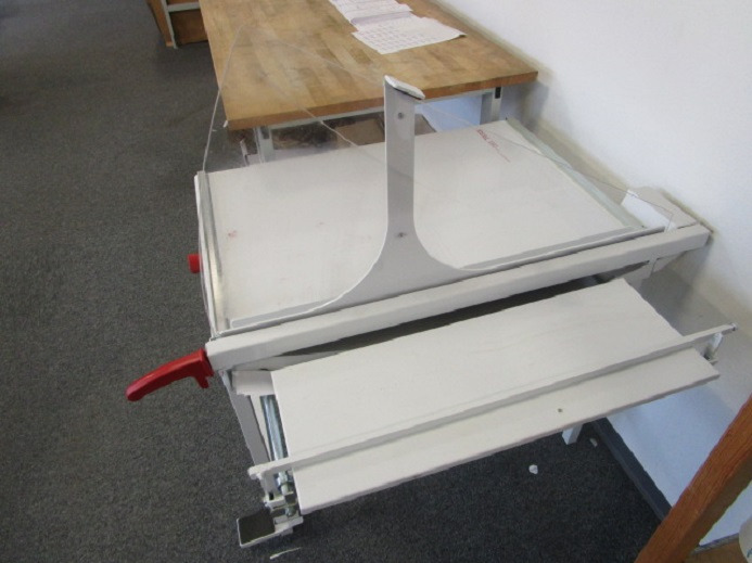 HEBELSCHNEIDER IDEAL 1080 - Stroj na řezání papíru: obrázek 2 HEBELSCHNEIDER IDEAL 1080 - Stroj na řezání papíru: obrázek 2