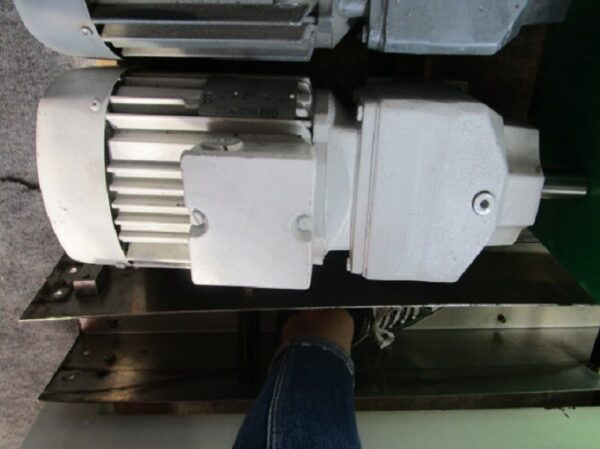 ELEKTROMOTOR MIT GETRIEBE - Náhradní díly pro Tiskařský stroj: obrázek 1 ELEKTROMOTOR MIT GETRIEBE - Náhradní díly pro Tiskařský stroj: obrázek 1