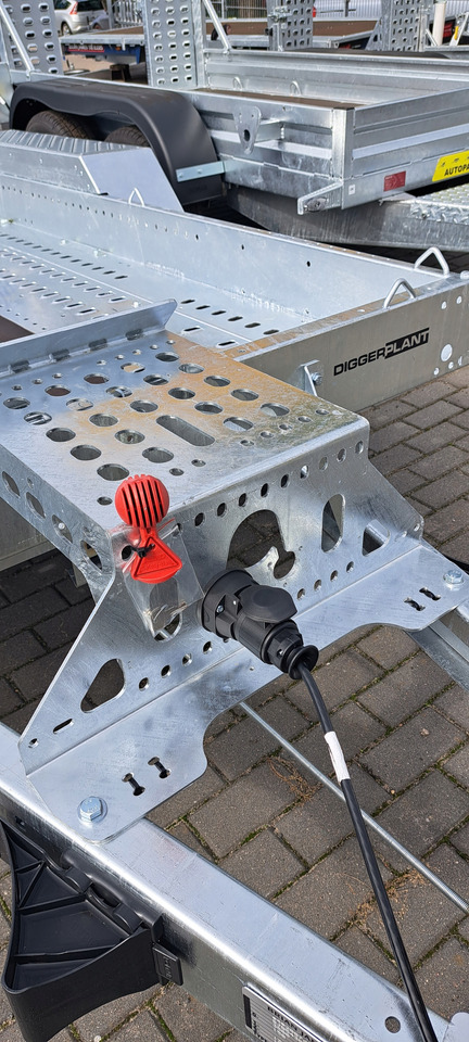PRZYCZEPA Z RAMPĄ POD KOPARKĘ DO MINIKOPARKI 3500 / TRAILER WITH RAMPS FOR EXCAVATOR MINI EXCAVATOR 3500 - Přepravník stavebních strojů: obrázek 5 PRZYCZEPA Z RAMPĄ POD KOPARKĘ DO MINIKOPARKI 3500 / TRAILER WITH RAMPS FOR EXCAVATOR MINI EXCAVATOR 3500 - Přepravník stavebních strojů: obrázek 5