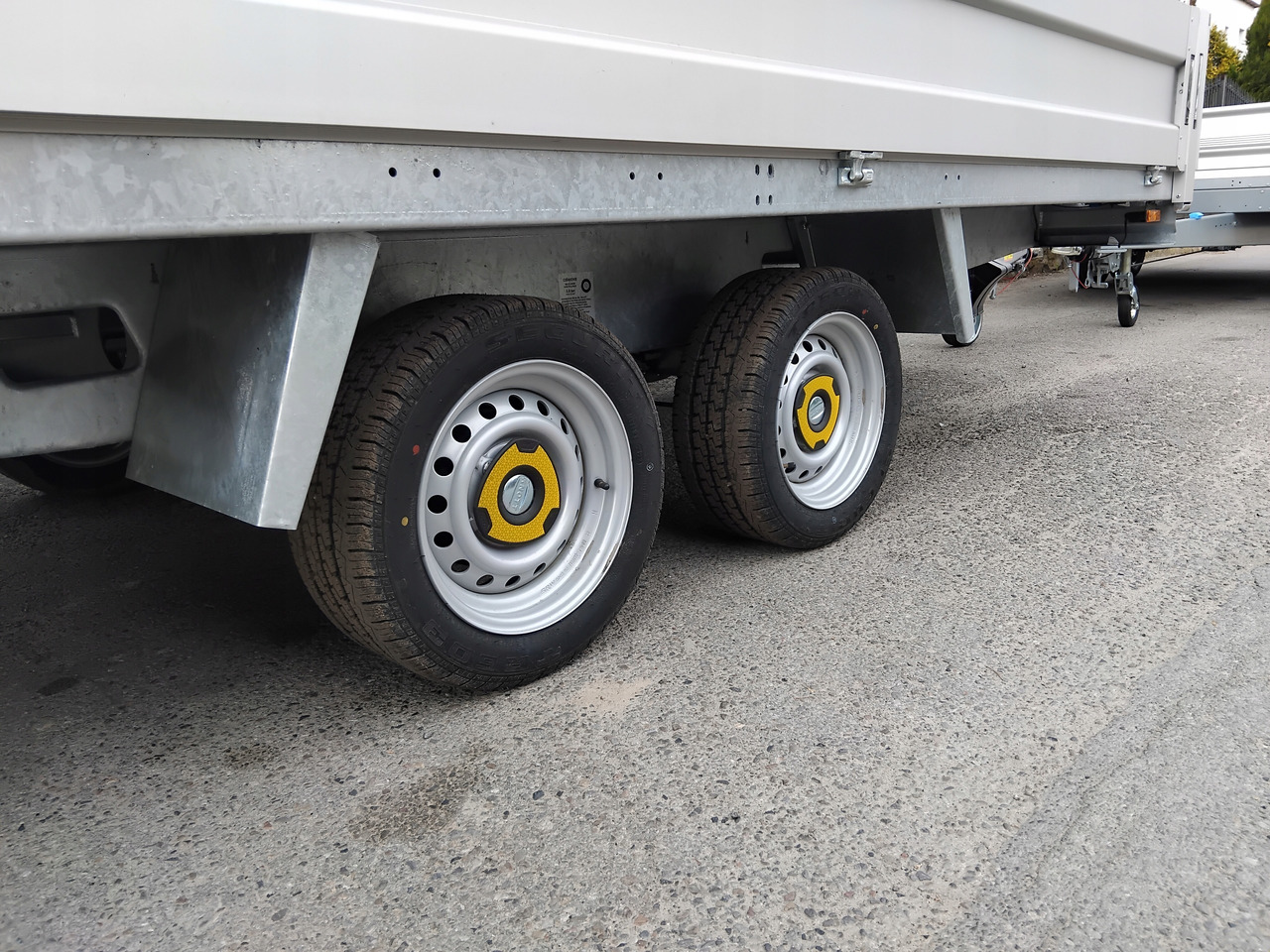 Platforma przyczepa 4x2 WARK dmc 2700 + burty / Platform trailer 4x2 WARK GVW 2700 + sides - Přívěs plato/ Valník: obrázek 2 Platforma przyczepa 4x2 WARK dmc 2700 + burty / Platform trailer 4x2 WARK GVW 2700 + sides - Přívěs plato/ Valník: obrázek 2