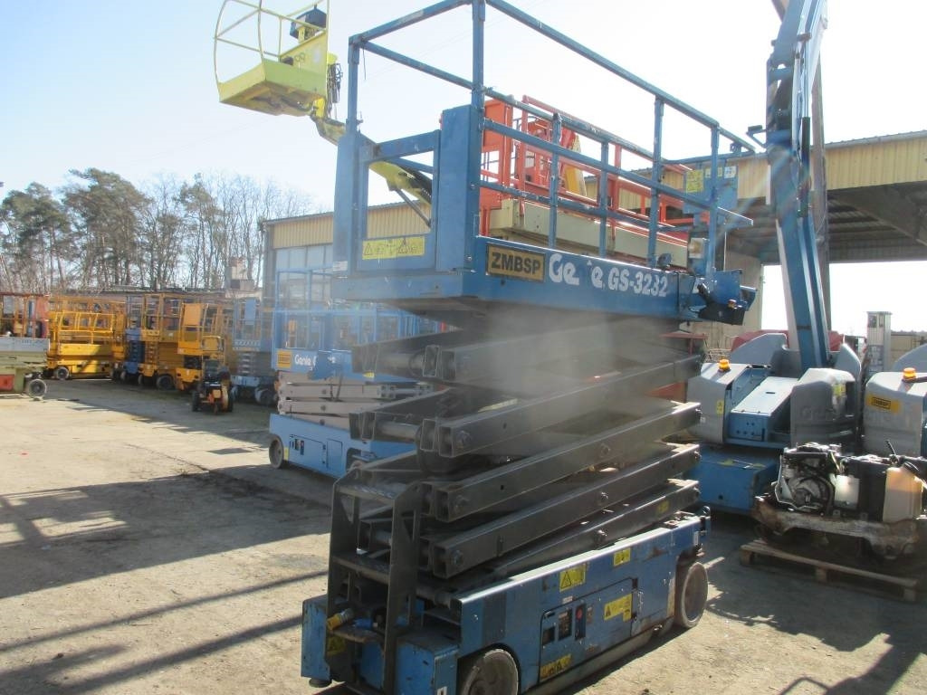 Genie GS 3232 - Nůžková plošina: obrázek 4 Genie GS 3232 - Nůžková plošina: obrázek 4