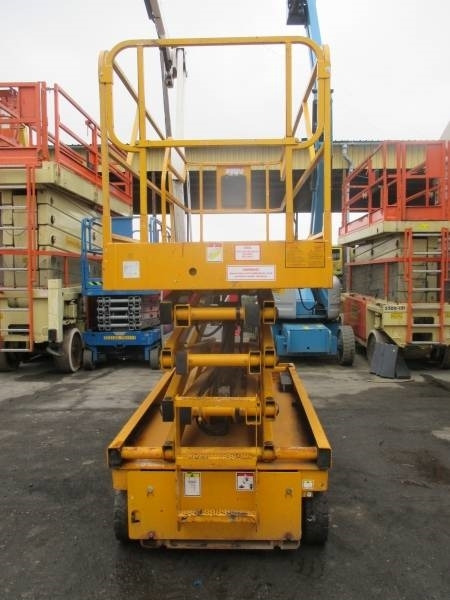 Haulotte Compact 10 - Nůžková plošina: obrázek 4 Haulotte Compact 10 - Nůžková plošina: obrázek 4