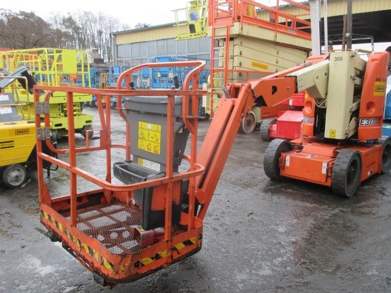 Kloubová plošina JLG E 300 AJ: obrázek 8