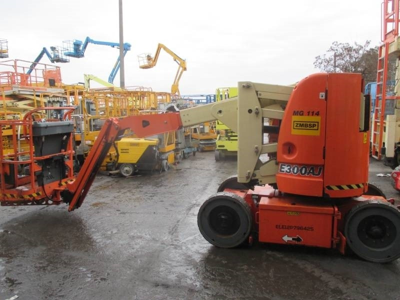 Kloubová plošina JLG E 300 AJ: obrázek 5