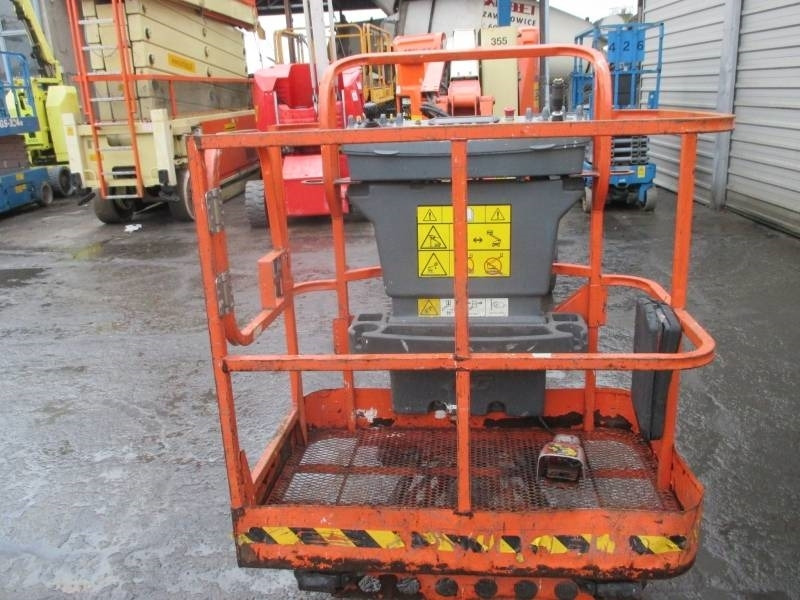 Kloubová plošina JLG E 300 AJ: obrázek 9