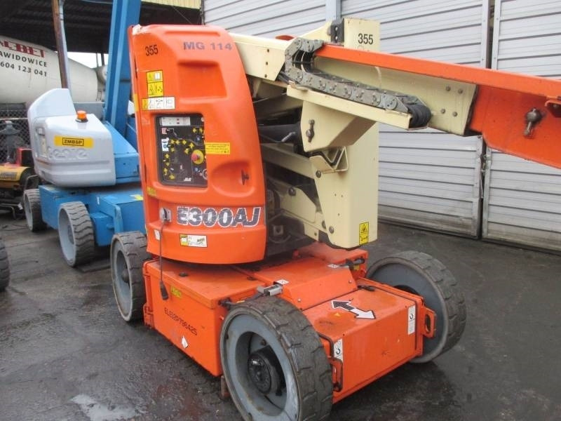Kloubová plošina JLG E 300 AJ: obrázek 11