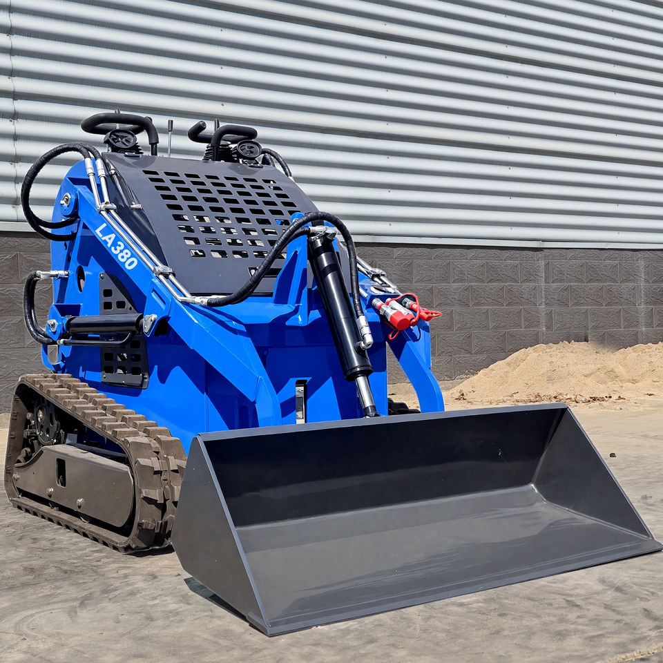 LEZUM Free Shipping Mini Skid Steer Loader Compact Track Electric/Diesel Chinese Mini Skid Steer Loader For Sale With Mini Skid Steer Attachments 4 In 1 Bucket - Smykový nakladač: obrázek 3 LEZUM Free Shipping Mini Skid Steer Loader Compact Track Electric/Diesel Chinese Mini Skid Steer Loader For Sale With Mini Skid Steer Attachments 4 In 1 Bucket - Smykový nakladač: obrázek 3