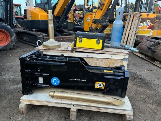 BRH pour minipelle de 2T5 à 4T5 - Hydraulické kladivo: obrázek 1 BRH pour minipelle de 2T5 à 4T5 - Hydraulické kladivo: obrázek 1