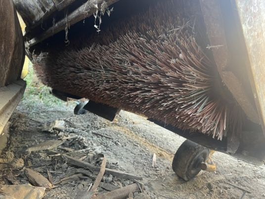 Balayeuse Rabaud pour minichargeur - Zametač pro Stavební technika: obrázek 5 Balayeuse Rabaud pour minichargeur - Zametač pro Stavební technika: obrázek 5