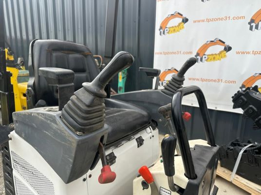 Bobcat E10 Joystick à 12500€ HT - Mini rýpadlo: obrázek 3 Bobcat E10 Joystick à 12500€ HT - Mini rýpadlo: obrázek 3