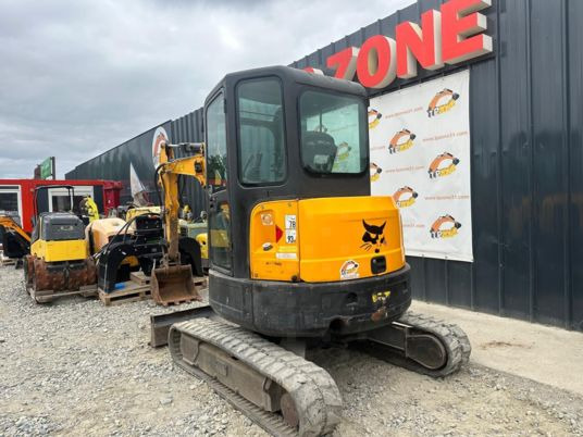 Bobcat E35 Cabine à 23 500 € HT - Mini rýpadlo: obrázek 4 Bobcat E35 Cabine à 23 500 € HT - Mini rýpadlo: obrázek 4