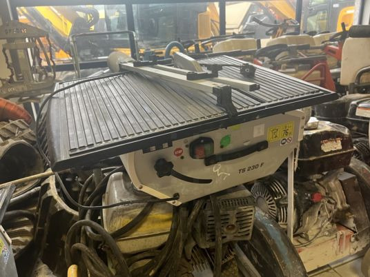 SCIE DE CARRELAGE HUSQVARNA TS230F - Nástroj/ Vybavení: obrázek 2 SCIE DE CARRELAGE HUSQVARNA TS230F - Nástroj/ Vybavení: obrázek 2
