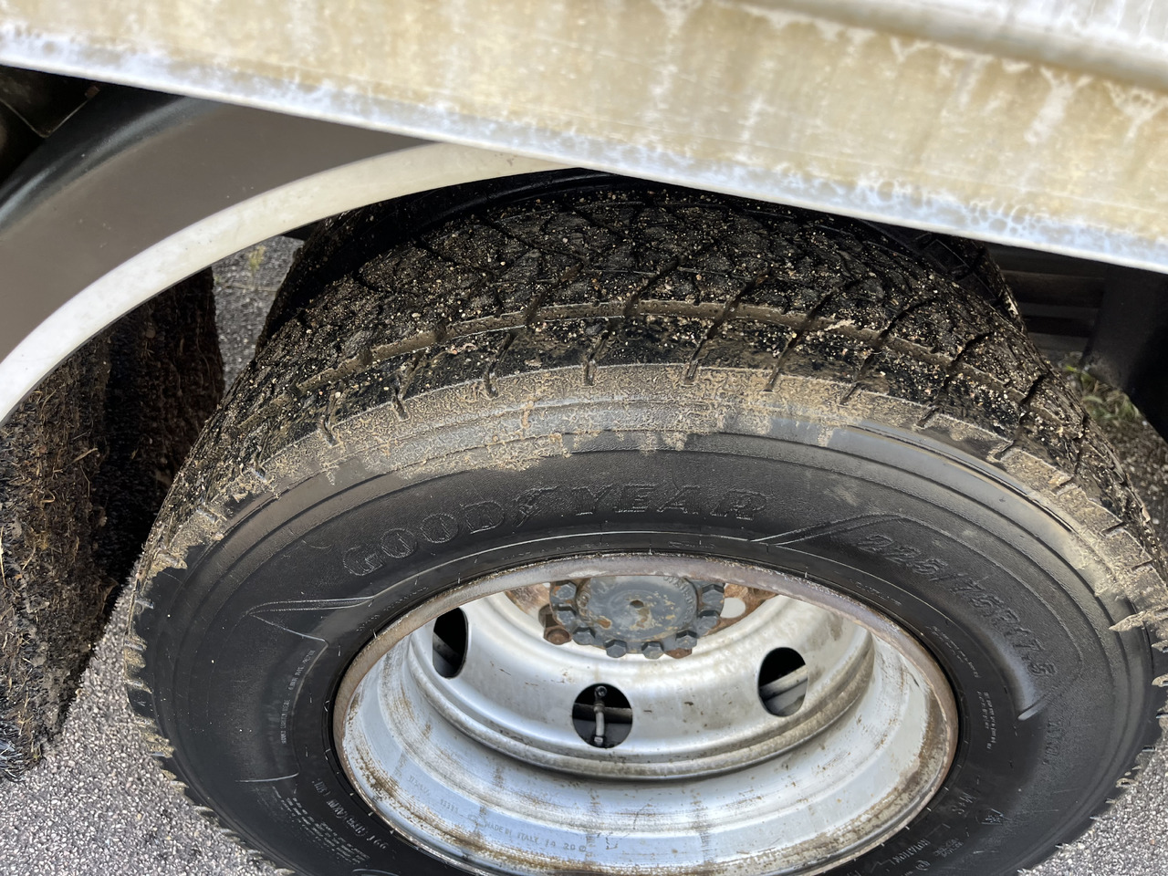 Skříňový nákladní auto Iveco Eurocargo 100E22 caisse double cabine 7 places: obrázek 8