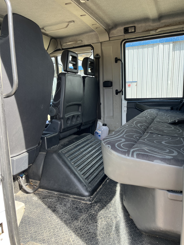 Skříňový nákladní auto Iveco Eurocargo 100E22 caisse double cabine 7 places: obrázek 22
