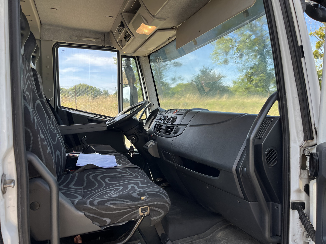 Skříňový nákladní auto Iveco Eurocargo 100E22 caisse double cabine 7 places: obrázek 6