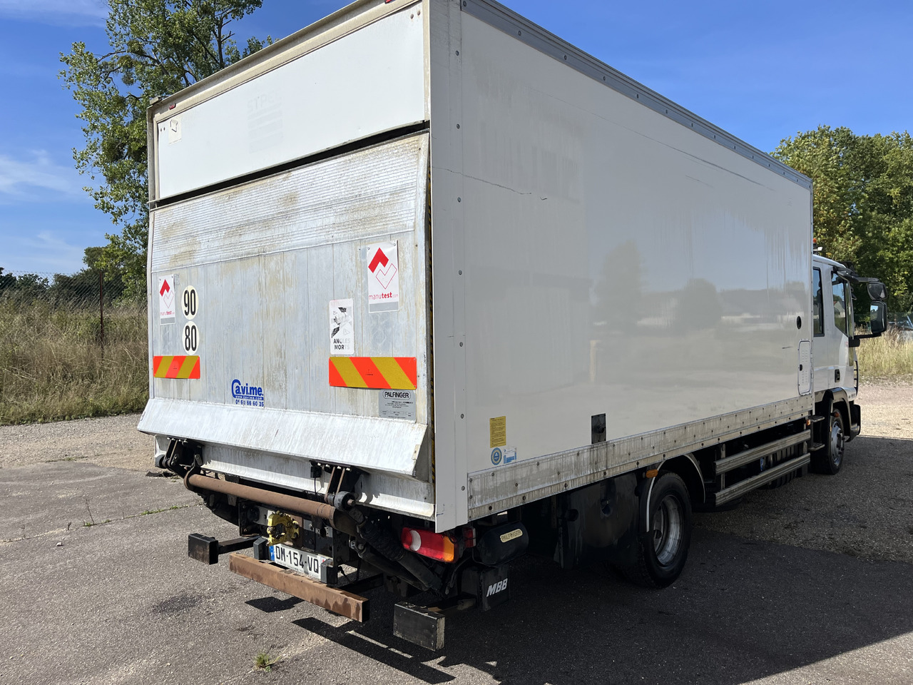 Skříňový nákladní auto Iveco Eurocargo 100E22 caisse double cabine 7 places: obrázek 16