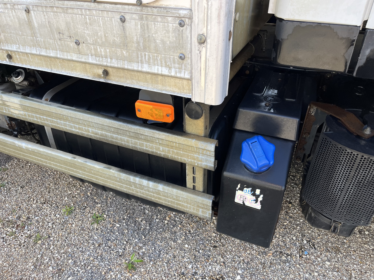 Skříňový nákladní auto Iveco Eurocargo 100E22 caisse double cabine 7 places: obrázek 9