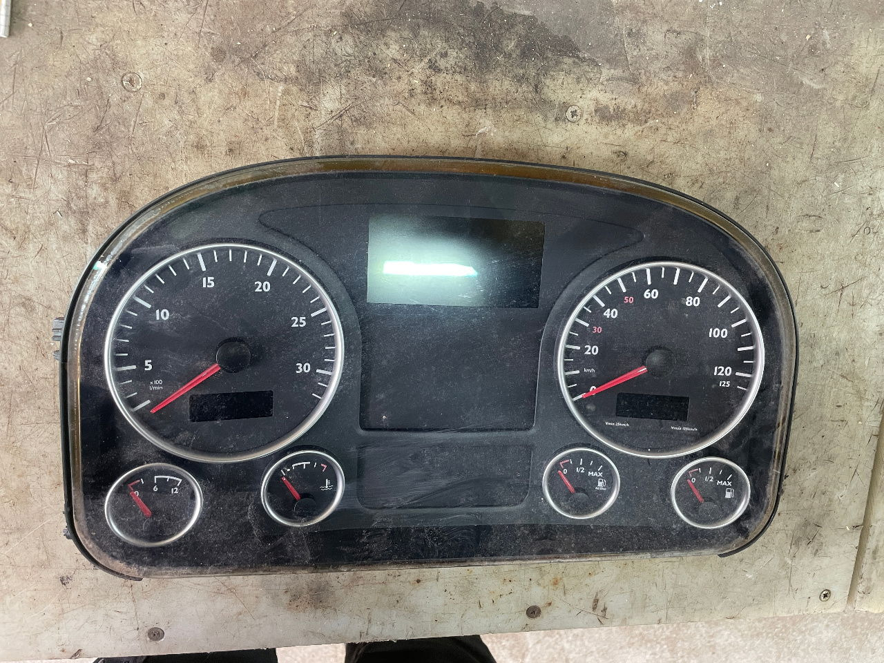 MAN MAN Lions City Kombiinstrument 81.272026224 81272026224 - Elektrický systém pro Nákladní auto: obrázek 1 MAN MAN Lions City Kombiinstrument 81.272026224 81272026224 - Elektrický systém pro Nákladní auto: obrázek 1