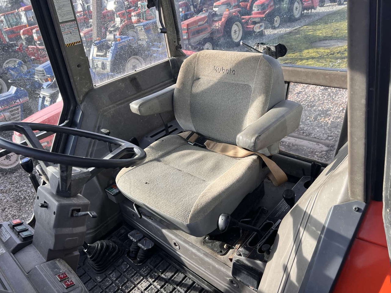 Kubota M1-65 - Traktor: obrázek 4 Kubota M1-65 - Traktor: obrázek 4