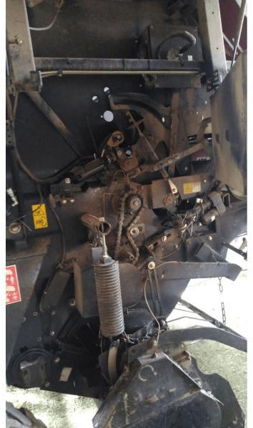 CASE-IH RB464 - Lis na válcové balíky: obrázek 4 CASE-IH RB464 - Lis na válcové balíky: obrázek 4