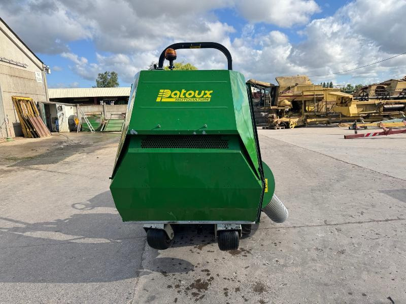 JOHN DEERE 1026R - Traktor: obrázek 3 JOHN DEERE 1026R - Traktor: obrázek 3