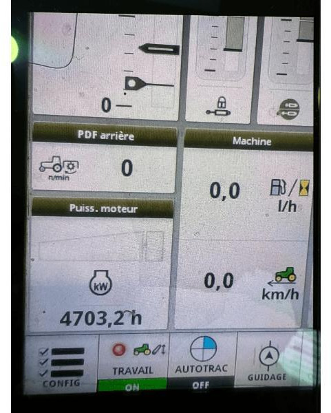 Traktor JOHN DEERE 6215R: obrázek 8
