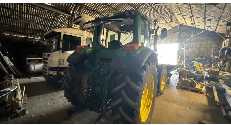 JOHN DEERE 6520 - Traktor: obrázek 2 JOHN DEERE 6520 - Traktor: obrázek 2