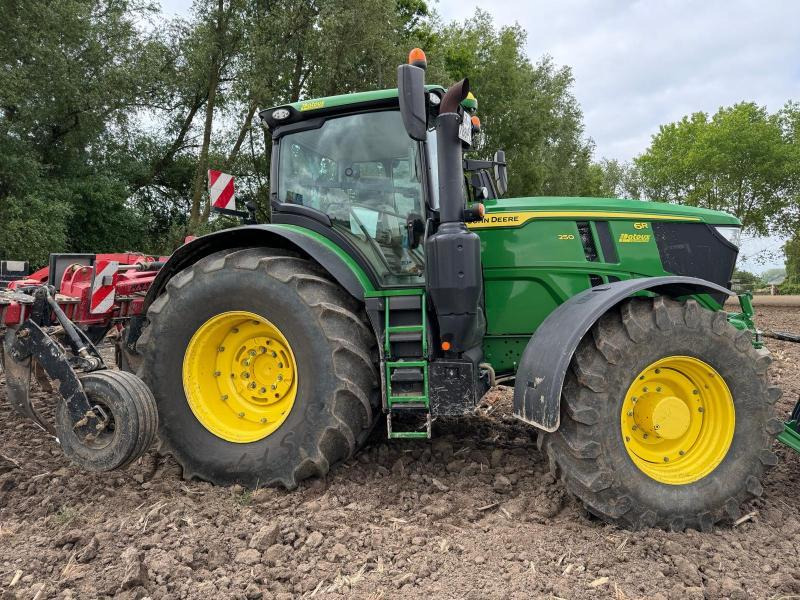 JOHN DEERE 6R250 - Traktor: obrázek 1 JOHN DEERE 6R250 - Traktor: obrázek 1