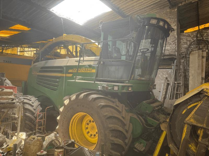 JOHN DEERE 7400 4RM - Sklízecí řezačka: obrázek 1 JOHN DEERE 7400 4RM - Sklízecí řezačka: obrázek 1