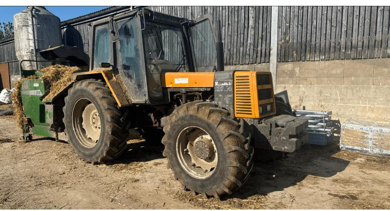 RENAULT 133-14 T - Traktor: obrázek 1 RENAULT 133-14 T - Traktor: obrázek 1
