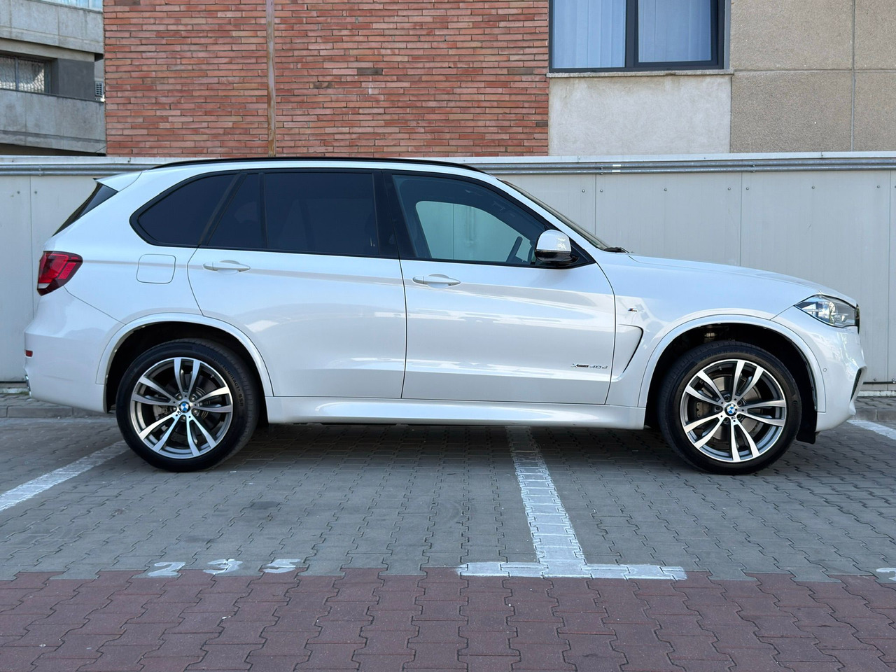 BMW X5 4.0 XDRIVE M PAKET - SUV: obrázek 5 BMW X5 4.0 XDRIVE M PAKET - SUV: obrázek 5
