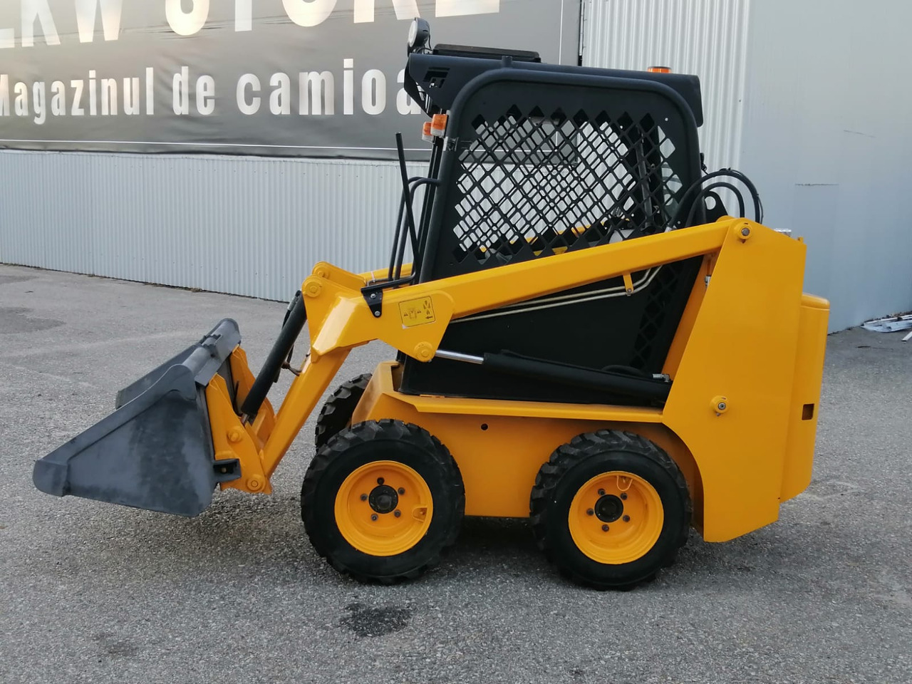 Bobcat Front Loader Ram Italia FM 120 – Hammer Installation - Smykový nakladač: obrázek 5 Bobcat Front Loader Ram Italia FM 120 – Hammer Installation - Smykový nakladač: obrázek 5
