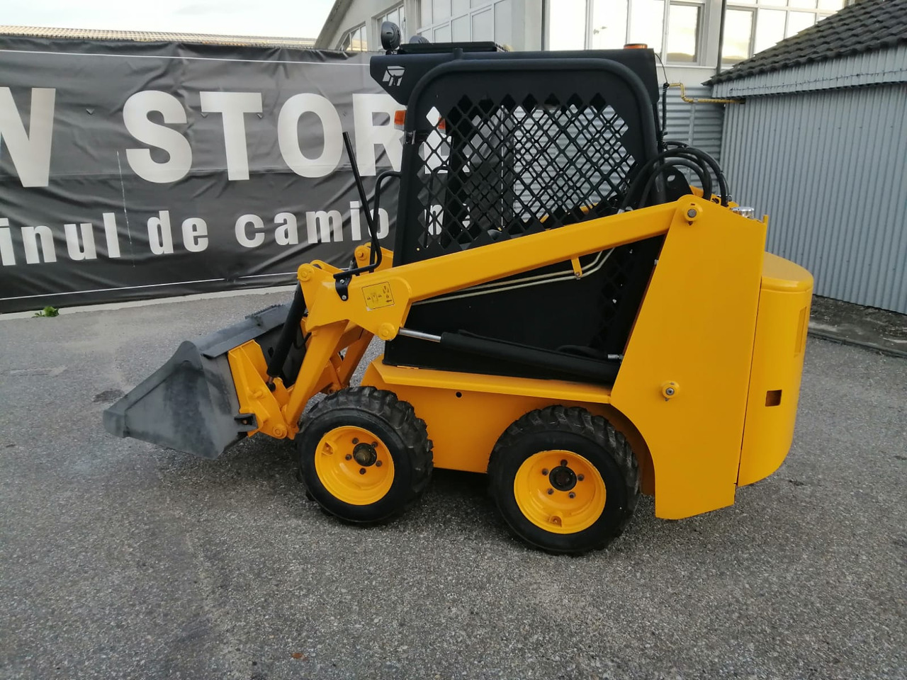 Bobcat Front Loader Ram Italia FM 120 – Hammer Installation - Smykový nakladač: obrázek 4 Bobcat Front Loader Ram Italia FM 120 – Hammer Installation - Smykový nakladač: obrázek 4
