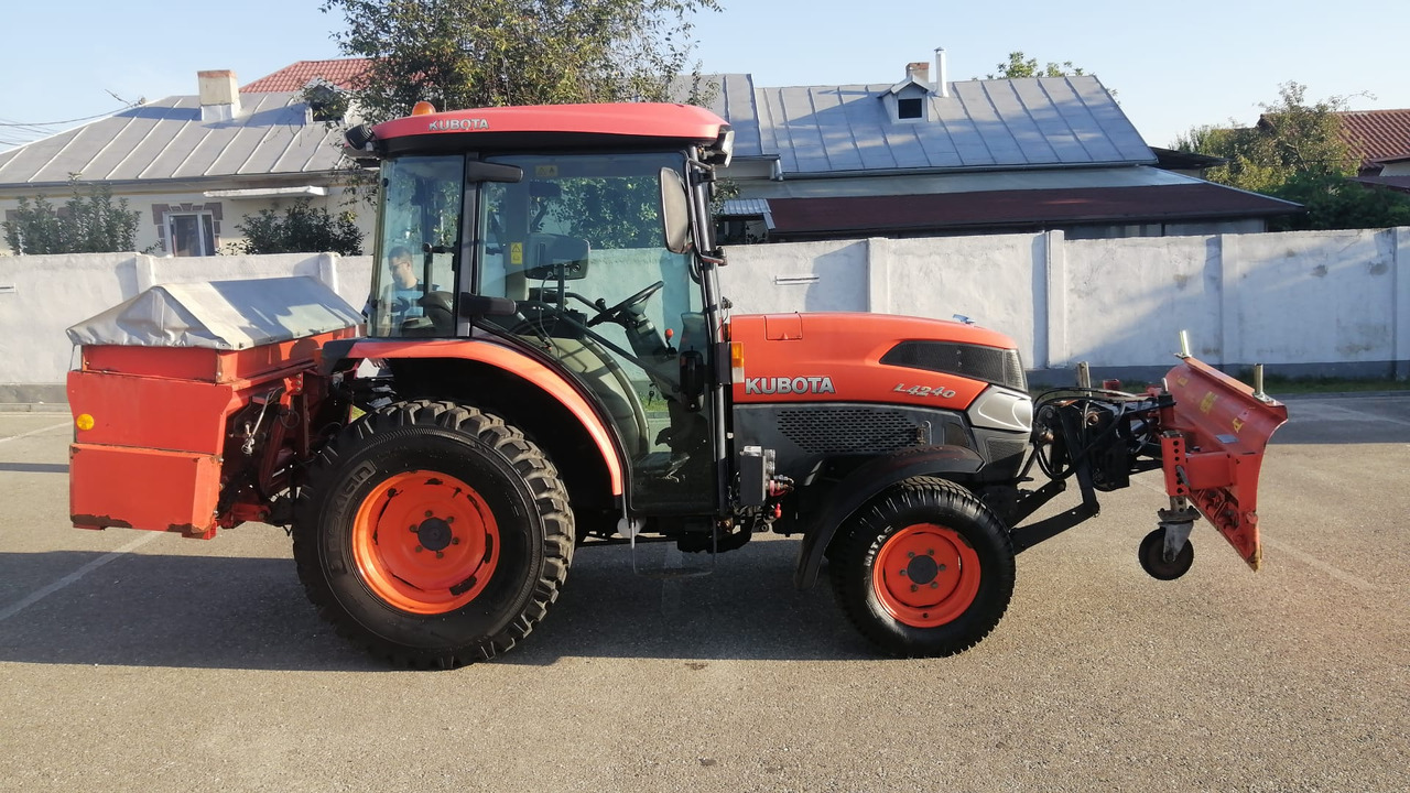 KUBOTA L4240 Narrow spaces tractor/vineyard/fruit tree/communal, TOP ! - Traktor: obrázek 2 KUBOTA L4240 Narrow spaces tractor/vineyard/fruit tree/communal, TOP ! - Traktor: obrázek 2