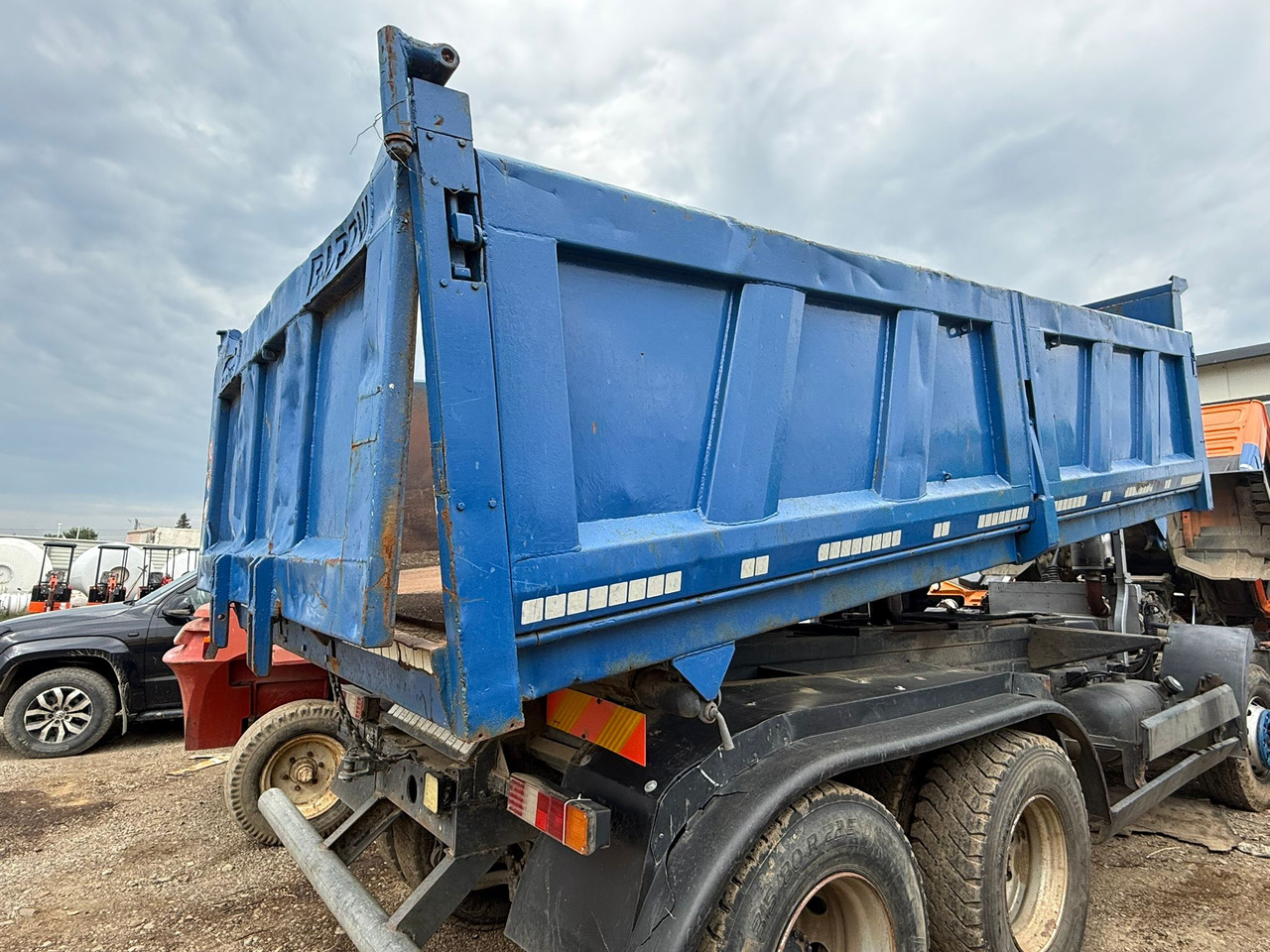 MEILLER TIPPING BUCKET - Sklápěcí nástavba: obrázek 1 MEILLER TIPPING BUCKET - Sklápěcí nástavba: obrázek 1