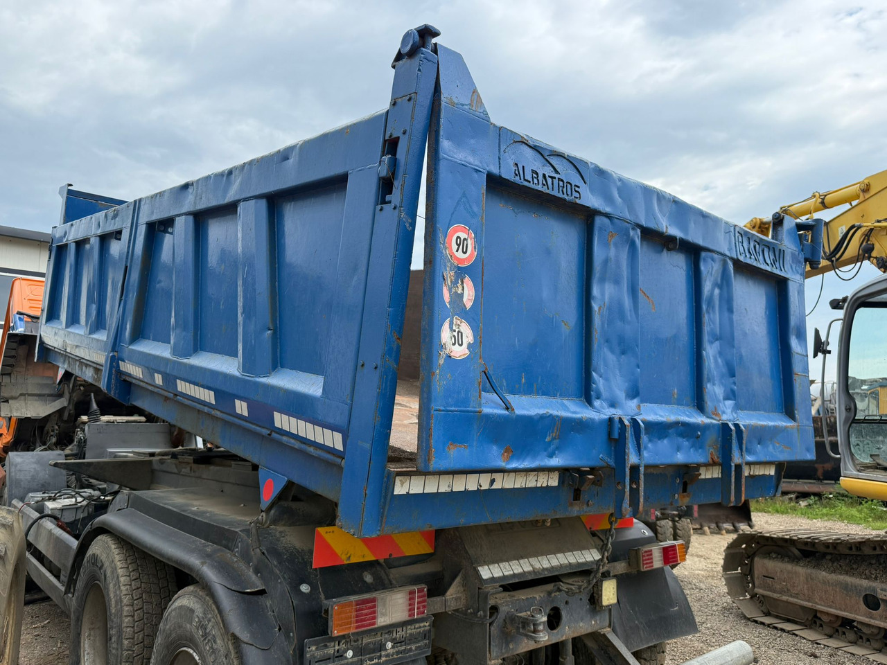 MEILLER TIPPING BUCKET - Sklápěcí nástavba: obrázek 3 MEILLER TIPPING BUCKET - Sklápěcí nástavba: obrázek 3